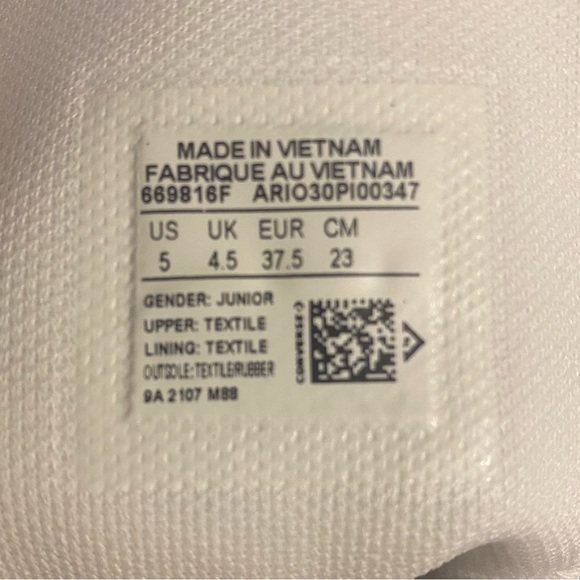 CONVERSE UNICORN CHUCK TAYLOR ALL STAR NWOT JUNIOR SIZE 5 - Picture 6 of 10